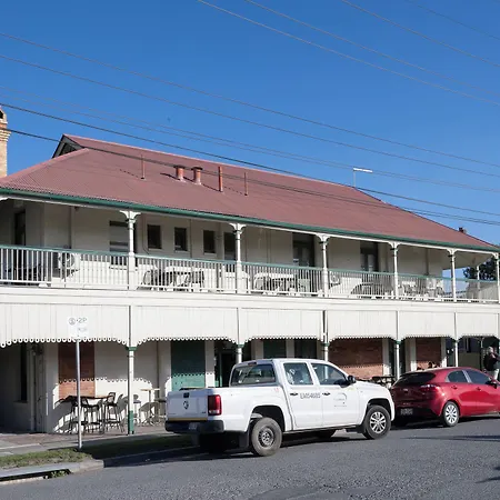 Queensport Hotel Motel 4*