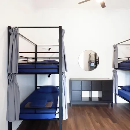 Somewhere To Backpackers Hostel Brisbane