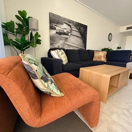 Spectacular 3br River View | 2 Carparks, Gym & Steam Apartment Brisbane
