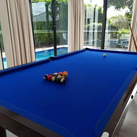 5bdr Ultimate Family Retreat Pool Toys Galore Holiday home