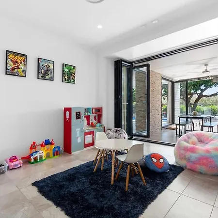 Holiday home 5bdr Ultimate Family Retreat Pool Toys Galore