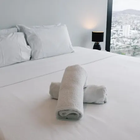Skyline View High Floor 2br With Sofa Bed And Free Parking Apartment