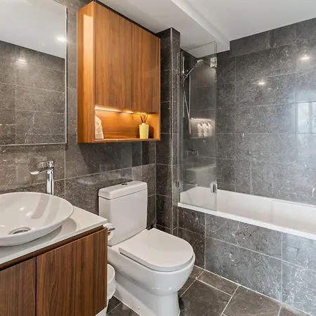 Skyline View High Floor 2br With Sofa Bed And Free Parking Apartment