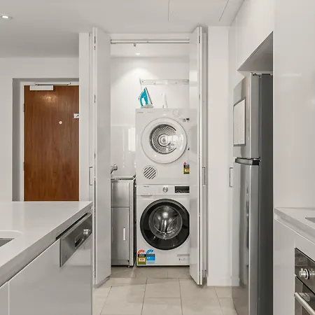 Skyline View High Floor 2br With Sofa Bed And Free Parking Apartment