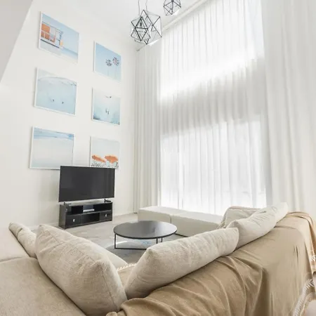 Elegant N Convenient 4 Beds With Easy Access