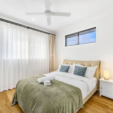 Elegant N Convenient 4 Beds With Easy Access *