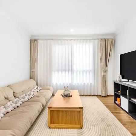 Elegant N Convenient 4 Beds With Easy Access Holiday home