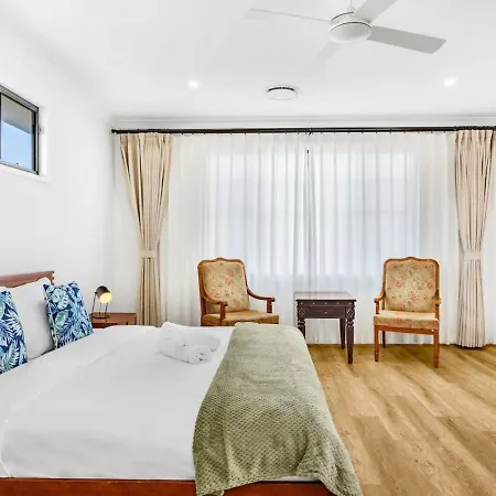 Elegant N Convenient 4 Beds With Easy Access Holiday home