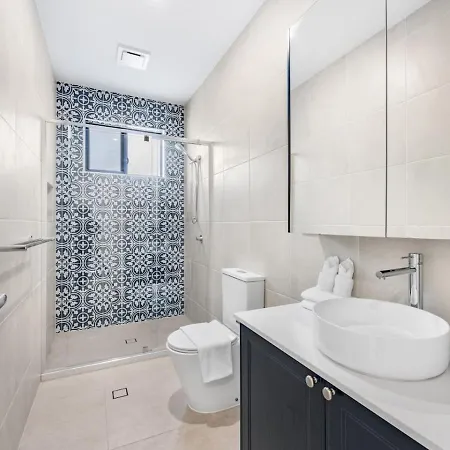 Elegant N Convenient 4 Beds With Easy Access Holiday home