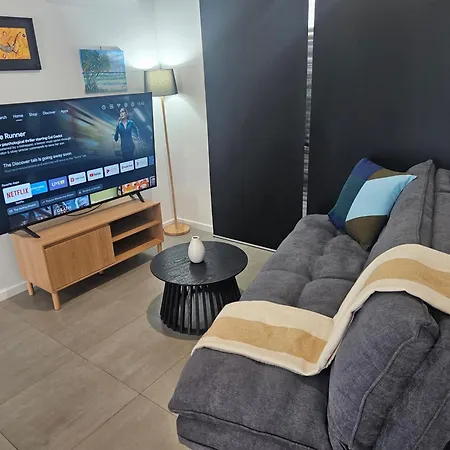 Brand New Stylish Tranquil & Self Check In Apartment *