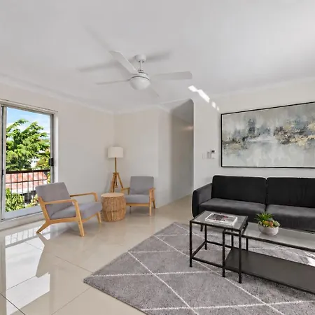 Quiet 3brm Near Gabba With Free Parking & Wifi *