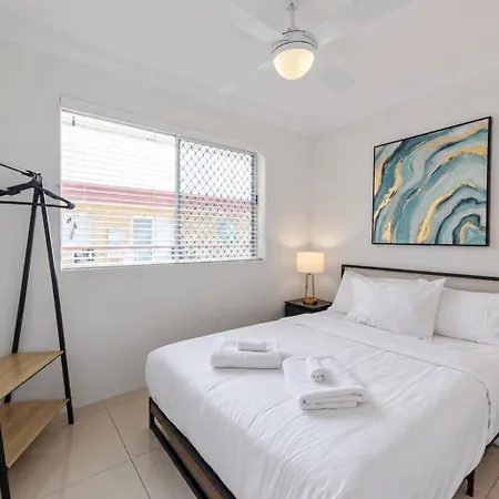 Quiet 3brm Near Gabba With Free Parking & Wifi
