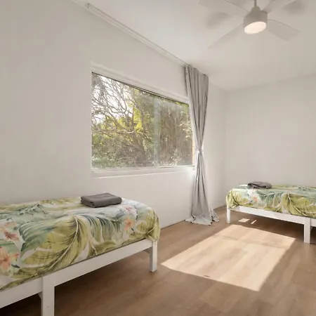 Apartment Charming 2-bed Near River &