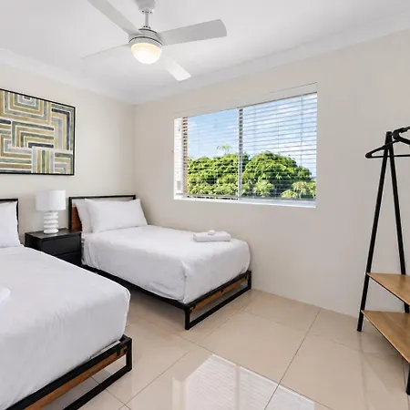 Apartment Quiet 3brm Near Gabba With Free Parking & Wifi *