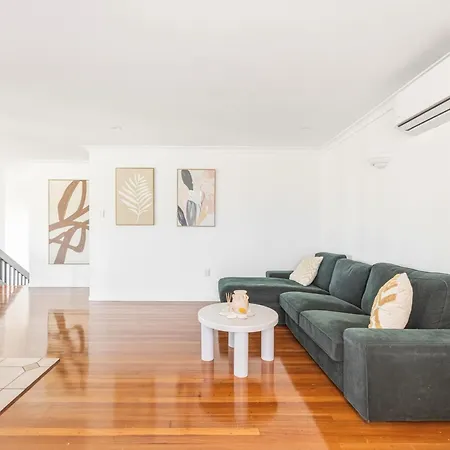Tropical Tranquility Spacious Family Leafy Oasis Holiday home Brisbane