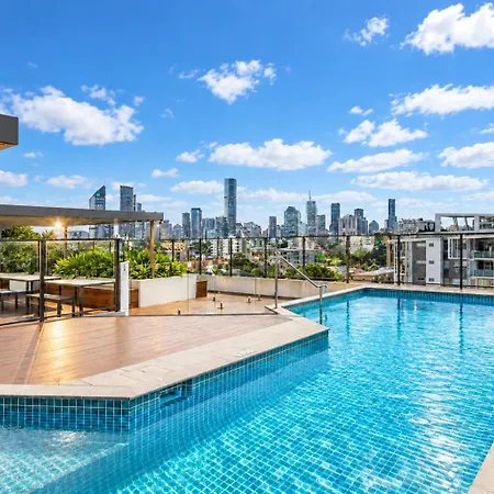 Apartment 12th Floor Stadium View -2br-free Parking-cbd *