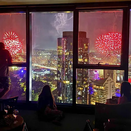 Apartment Luxe Living In The Sky