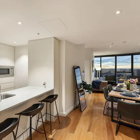 Skytower 72nd Floor 3br With Parking, Pool And Gym *
