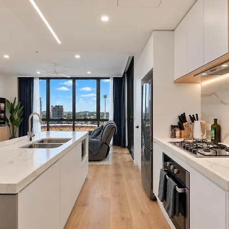 Apartment 12th Floor Stadium View -2br-free Parking-cbd