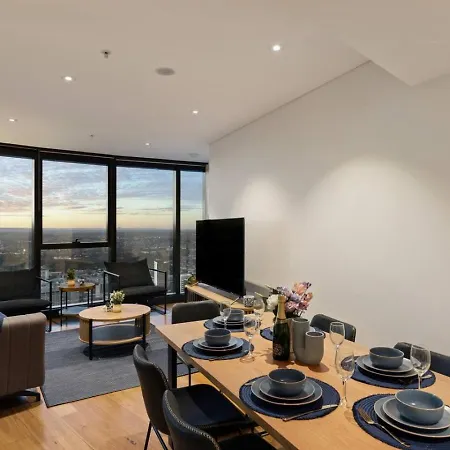 Skytower 72nd Floor 3br With Parking, Pool And Gym Apartment Brisbane