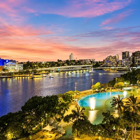 3br Retreat At South Bank Near The Beach!