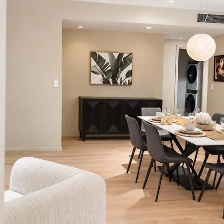 3br Retreat At South Bank Near The Beach!