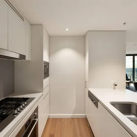 Skytower 72nd Floor 3br With Parking, Pool And Gym Apartment Brisbane