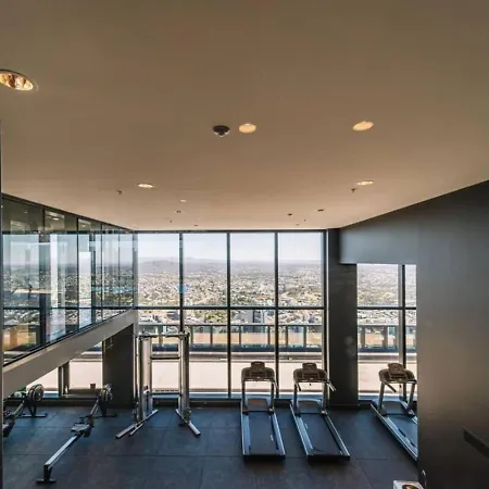 Skytower 72nd Floor 3br With Parking, Pool And Gym Apartment