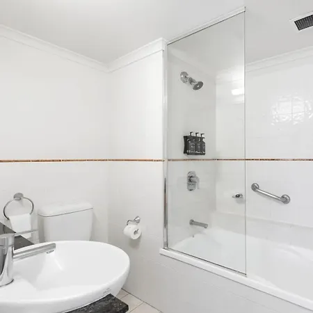 Two-bedroom Escape I Mantra On Queen *