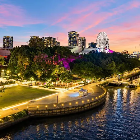 3br Retreat At South Bank Near The Beach!
