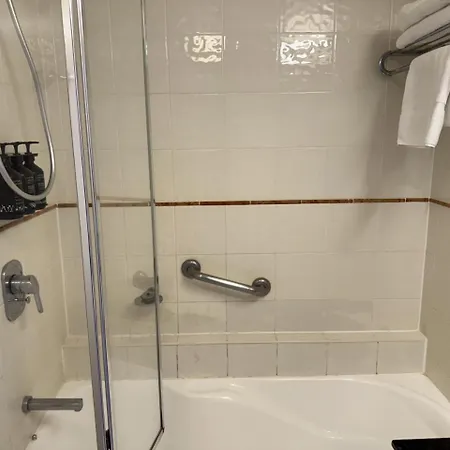 Two-bedroom Escape I Mantra On Queen