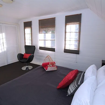 One Thornbury Bed & Breakfast