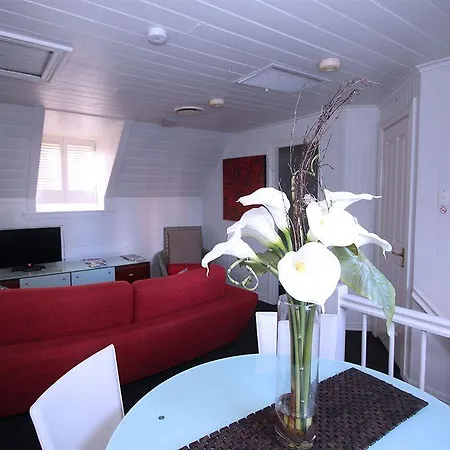 One Thornbury Bed & Breakfast 4*