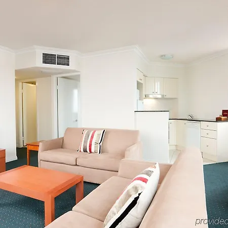 Hotel Mantra On Queen 4*
