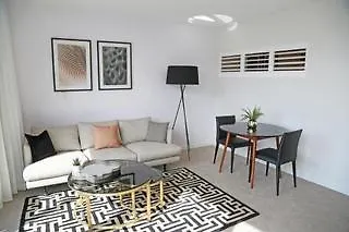 Hotel Alex Perry & Brisbane