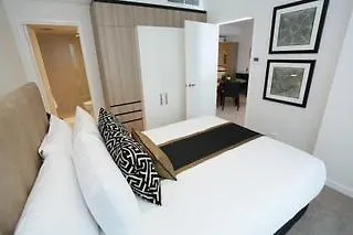 Hotel Alex Perry &