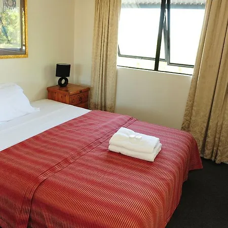 Milton Aparthotel