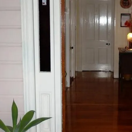 99 Kirkland Bed & Breakfast