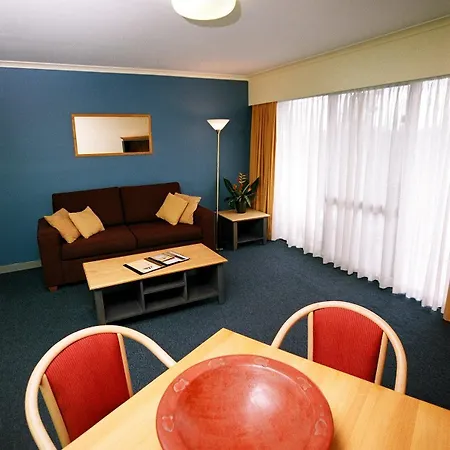 Mt Ommaney 3* Brisbane