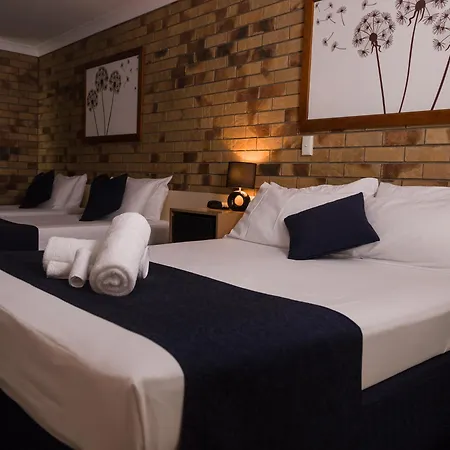 Lancaster Court Motel 4*