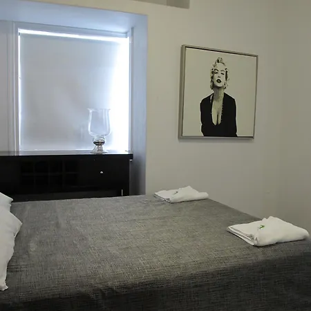 Hampton Court Aparthotel