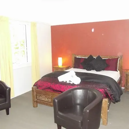 Edward New Fam Bed & Breakfast 4*