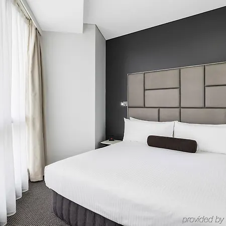 Meriton Herschel Street, Hotel