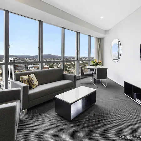 Meriton Herschel Street, Hotel