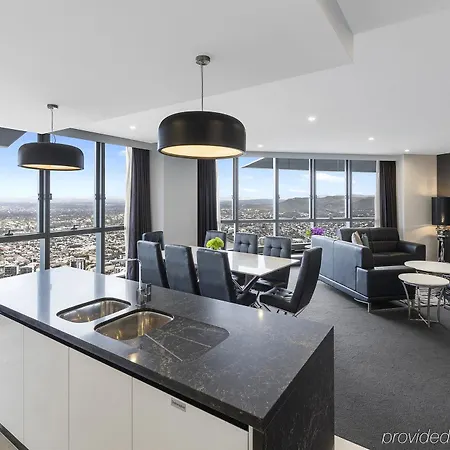 Meriton Herschel Street, 5*