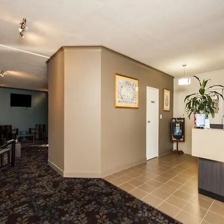 Motel Airport Admiralty 3*