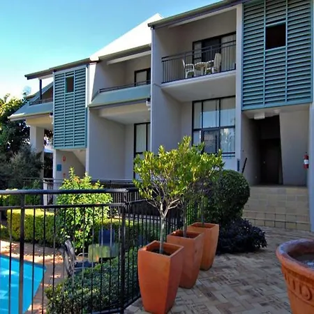 Spring Hill Mews Aparthotel 4*