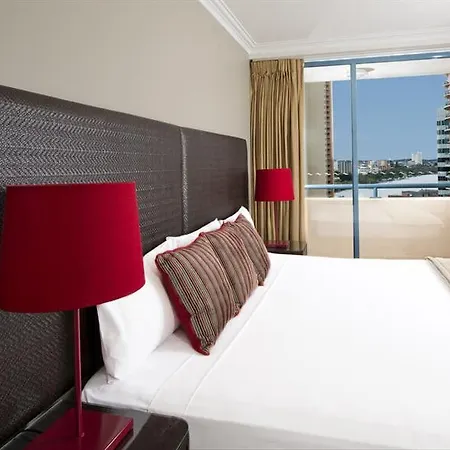 Hotel Mantra On Queen 4*