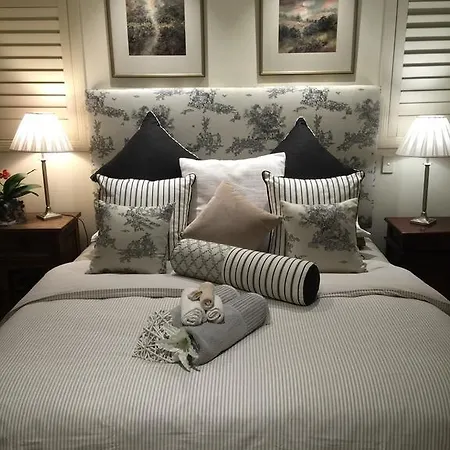 Scobie's Boutique 5*