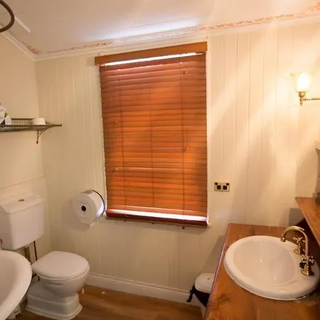 Minto Colonial 4* Brisbane
